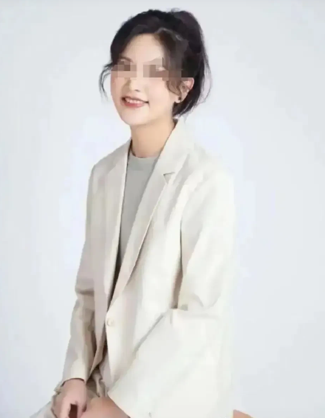 明明可以凭借颜值取得成功，却选择了成为一名律师！尽管知道烂尾楼是开发商的责任，仍
