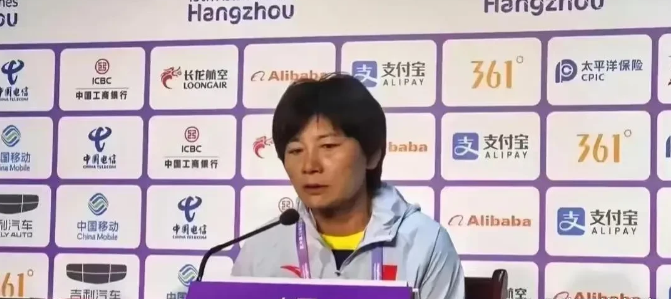 中国1:1韩国，球迷高呼“水庆霞水下课”后，在新闻发布会上释放了以下四个重要信息