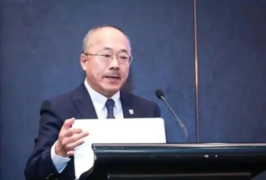 就是这个人曾提出禁止农民烧秸秆的建议，然而如今令人震惊地发现他竟然是一位潜伏在央