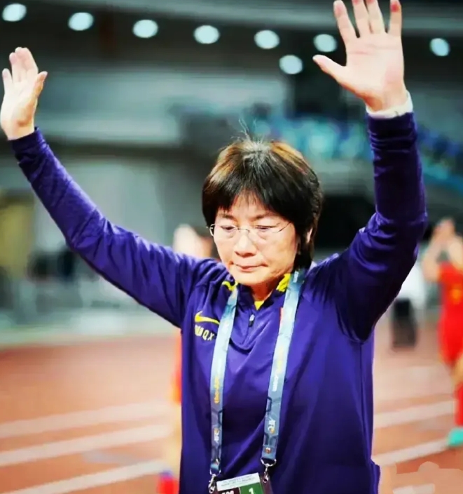 世态炎凉！没有任何的尊重！水庆霞汇报工作时不知要离任，在20日当天被通知下课！
