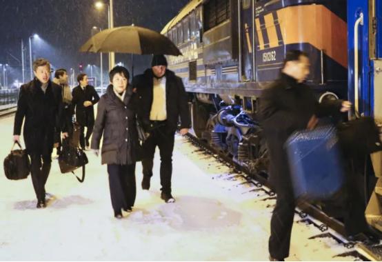 太讽刺了！日本国内遭震灾，缺水少电，外相上川阳子远赴乌克兰“送温暖”，出资53亿