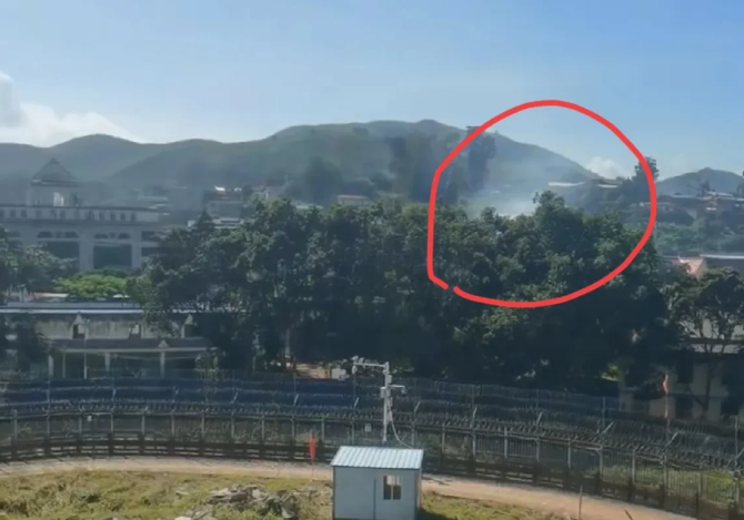 #缅北激战波及云南德宏 居民楼被炸#这真是：人在家中坐，炮弹天上来，缅北战斗却炸