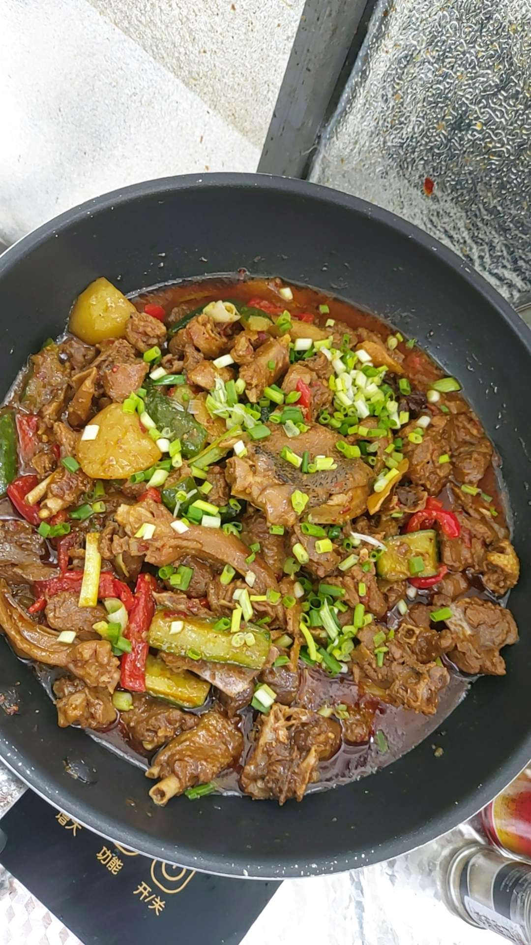 越来越后悔结婚了，因老公在外爱面子，回家吵架，还被掐脖子四次，我全程没反抗。没几