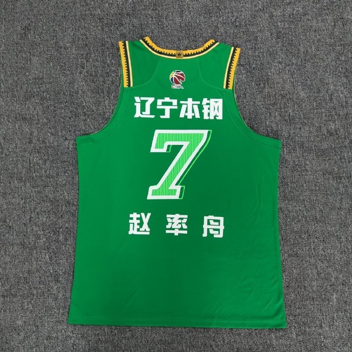 赵率舟辽宁球衣曝光，将穿张镇麟前号码
前辽宁青训出品兼前江苏男篮球员赵率舟回归辽