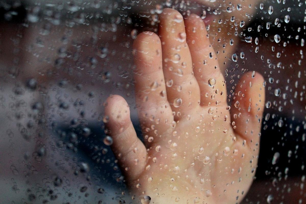 #宝妈育儿交流# 春天一到，阴雨连绵，家里的墙壁、地板都变得很潮湿，尤其是总晒不