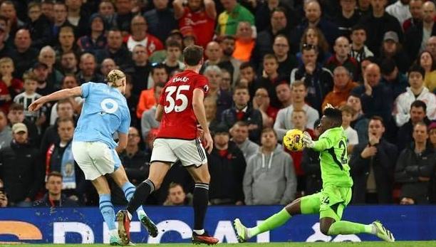 凯恩这记“天外飞仙”，预定今年普斯卡什！
60米距离，时速150公里，这脚打到门