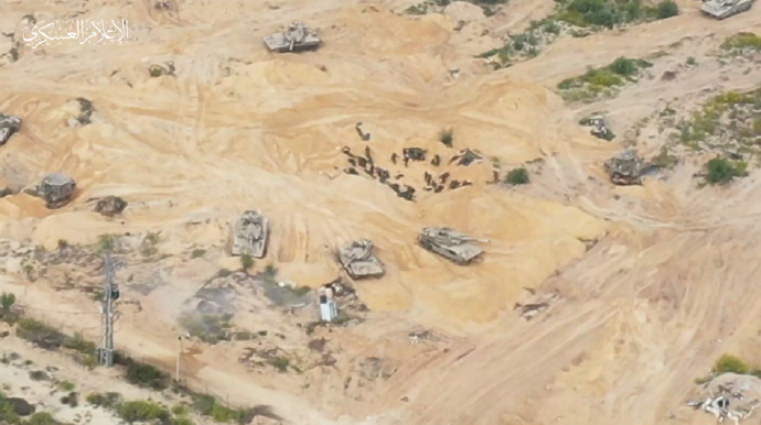 10月31日，巴勒斯坦抵抗武装哈马斯下属的“卡桑旅”的无人机，拍摄到在埃雷兹以西