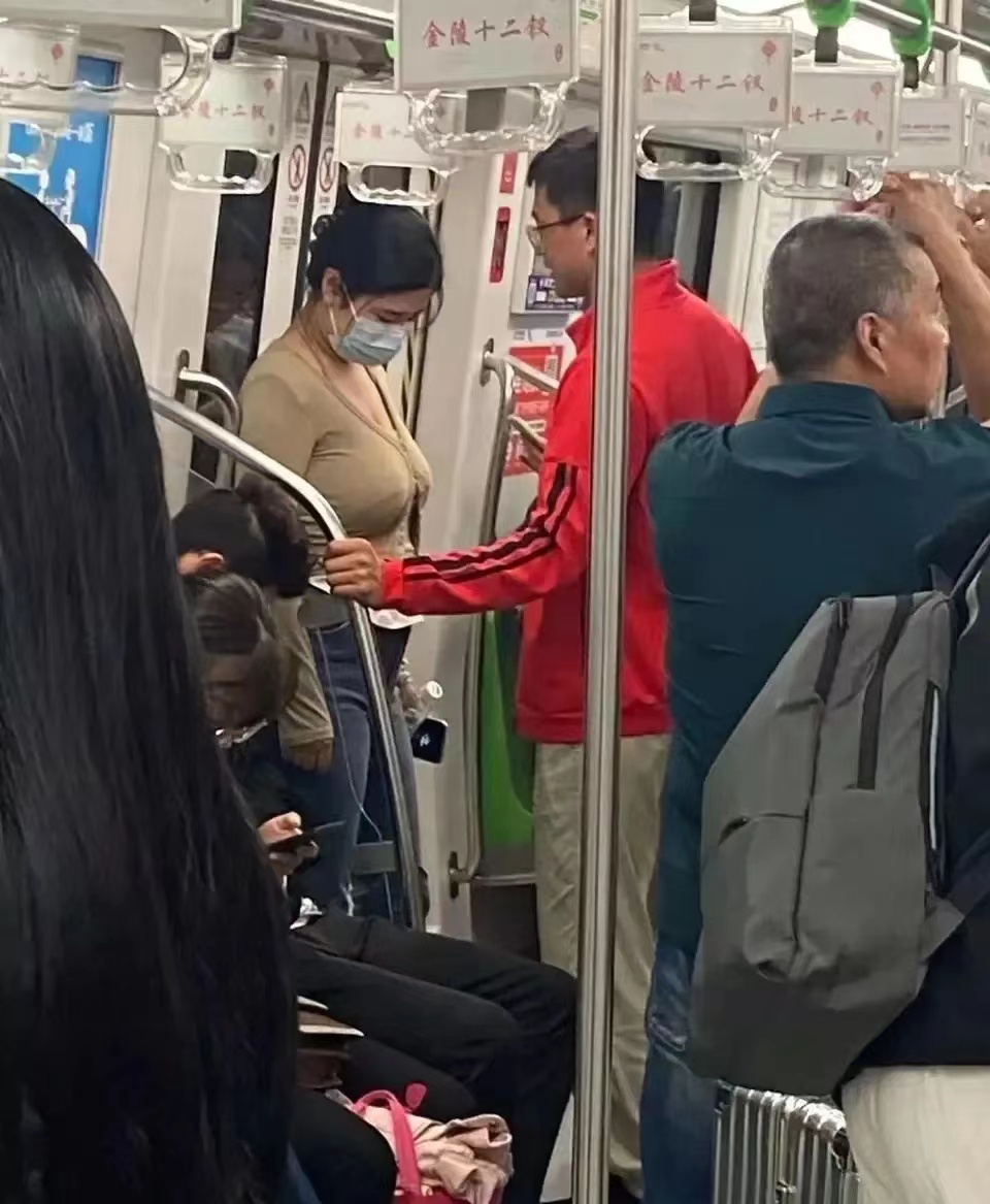 请问：你相信一见钟情吗？
