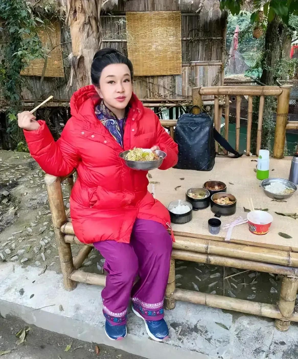 刘晓庆70多岁了，还能吃这么多，看来身体不错，能过100岁