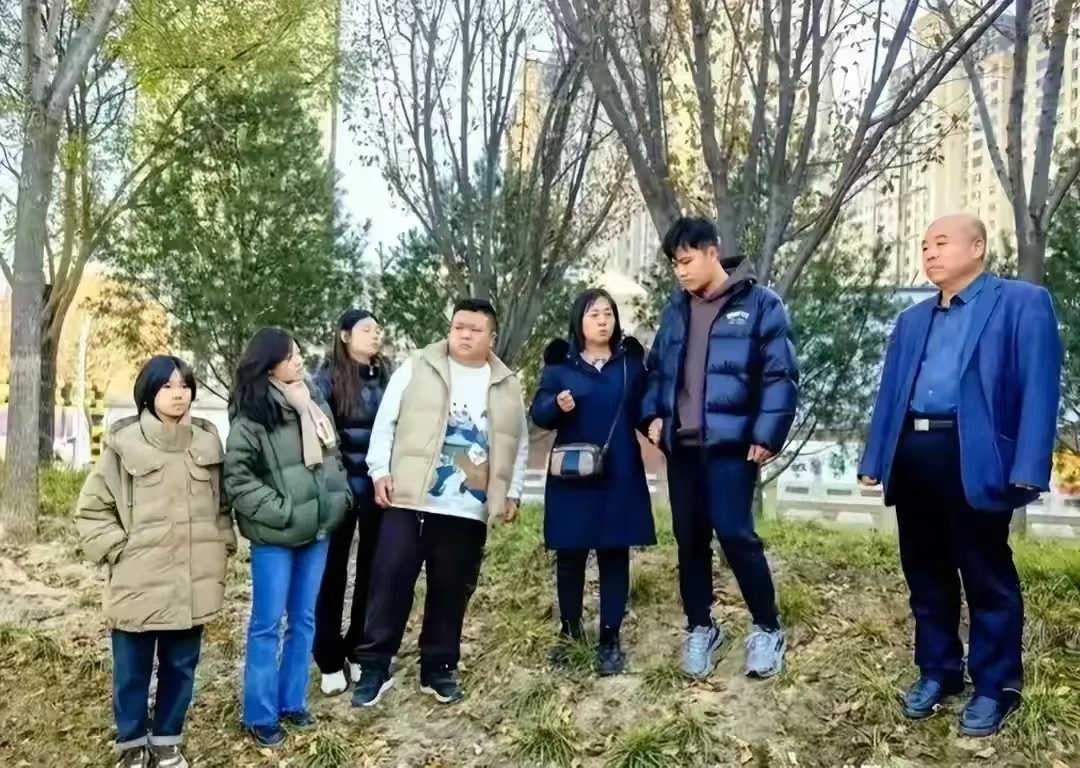 解清帅满足了父母最完美的幻想：
一、高帅——没病没灾，没受虐待；
二、上了大学—