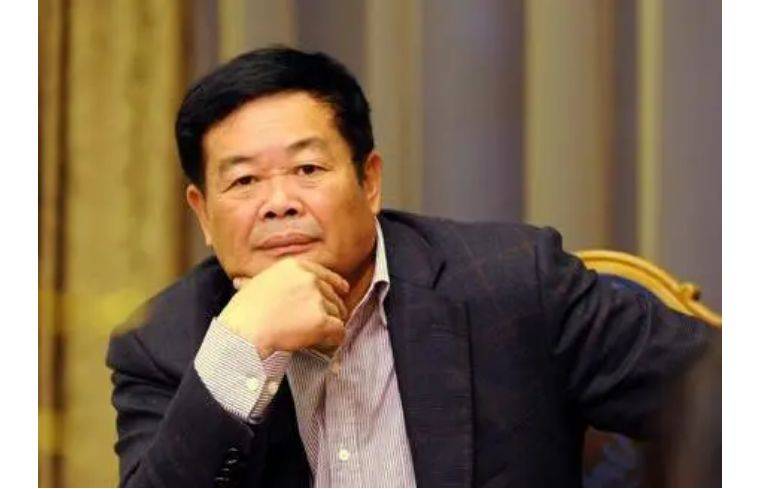 2015年，曹德旺出100万给一个女孩换了肾。但是，当女孩恢复健康后，她给曹德旺