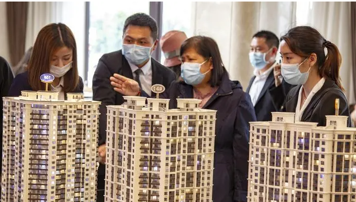 终于把青岛的房子出手了，当初砸锅卖铁180万买的，每个月为了还房贷过的狗都不如，
