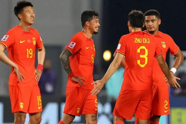 国足最新排名亚洲第13
你不是想让我进世界杯吗？4.5个名额的时候，我排名第8。