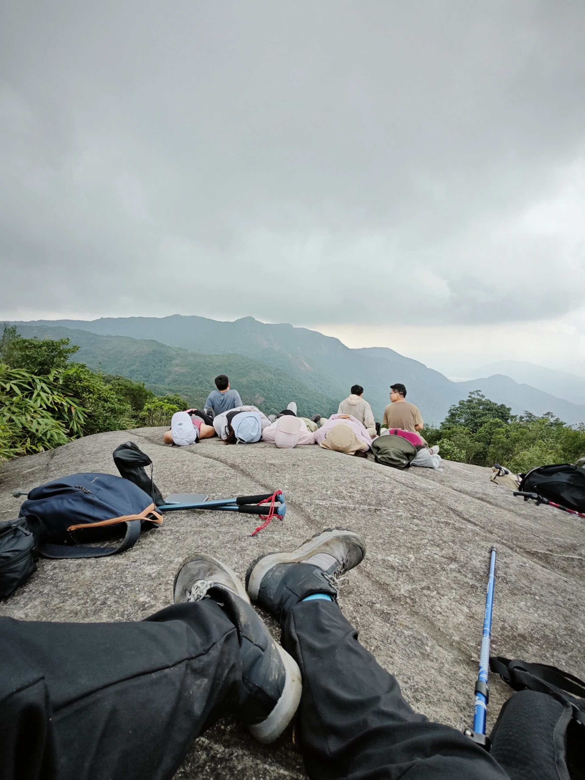 去离云更近的地方看云，听风