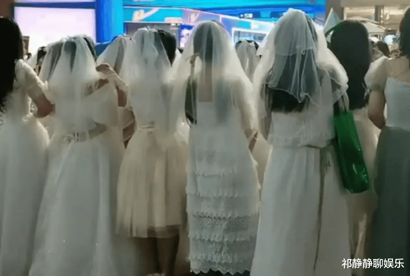 王源演唱会秒变大型婚礼现场，众多女粉身穿婚纱现身演出现场