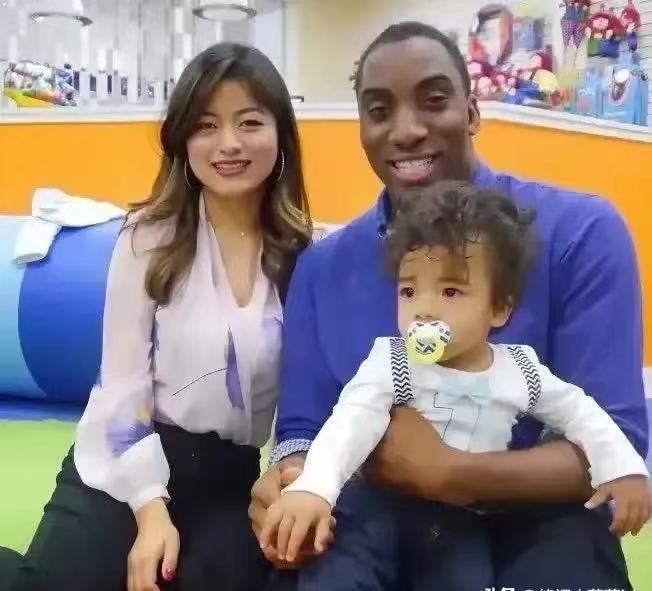在中国，一位黑人留学生找到了一个温馨的家庭，并与一位美丽的中国妹子结为夫妻。他们
