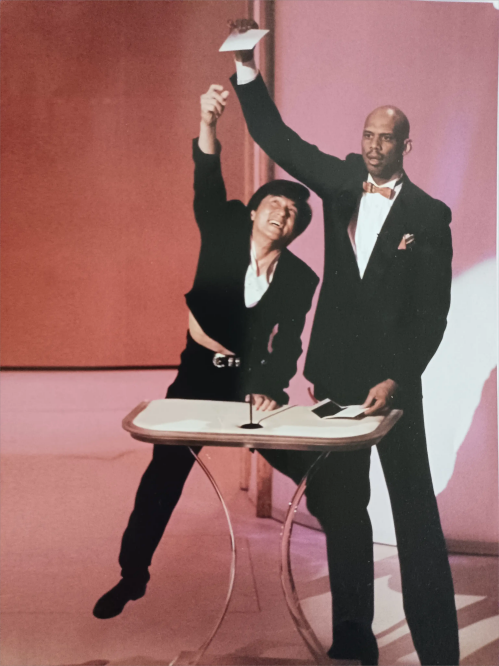 1996年3月25日晚9时，第68届奧斯卡颁奖典礼在洛杉机举行。
在颁奖典礼上，