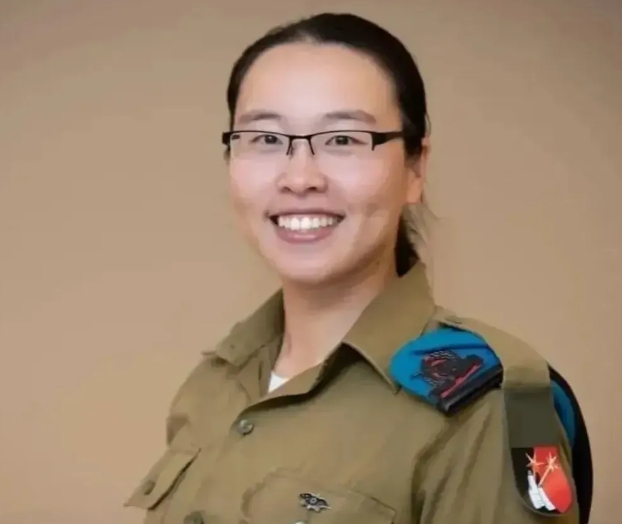 发现网上有对这位女军人的非议。只因为她有着咱们中国人的DNA，只因为她现在是以色