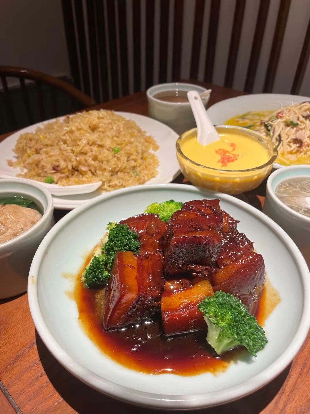 小覃的吃饭日记｜扬州
平山宴（图1）
📍 扬州大学瘦西湖校区东门柳湖路8号（东