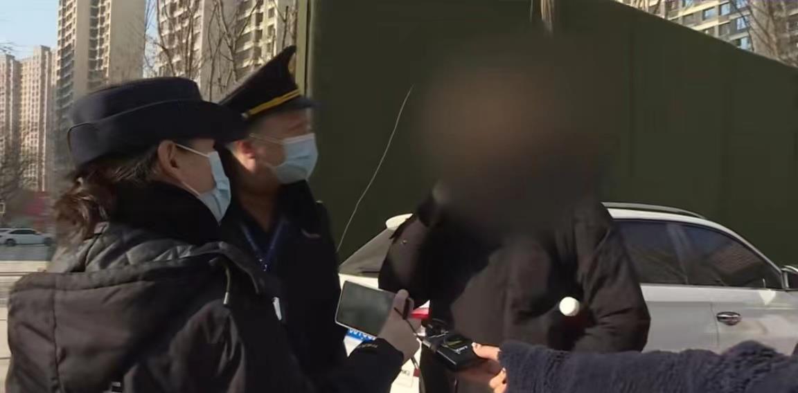 “不要让人心寒！”河南商丘，一男子开车回家，为分担油钱，顺路捎带一个老乡，收对方