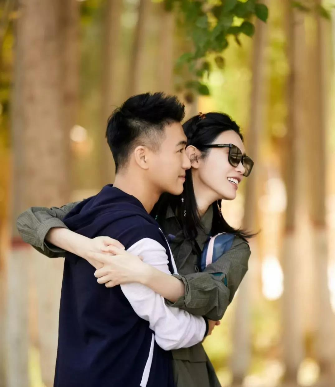 看了奚梦瑶的综艺片段，大家都在夸她的情商高情绪稳定之类的，但我觉得重点是她整个人