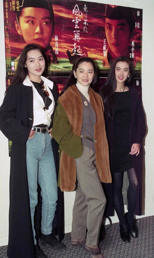 左边这人是谁？长得太漂亮了，一眼看过去，林青霞和王祖贤在她面前都黯然失色