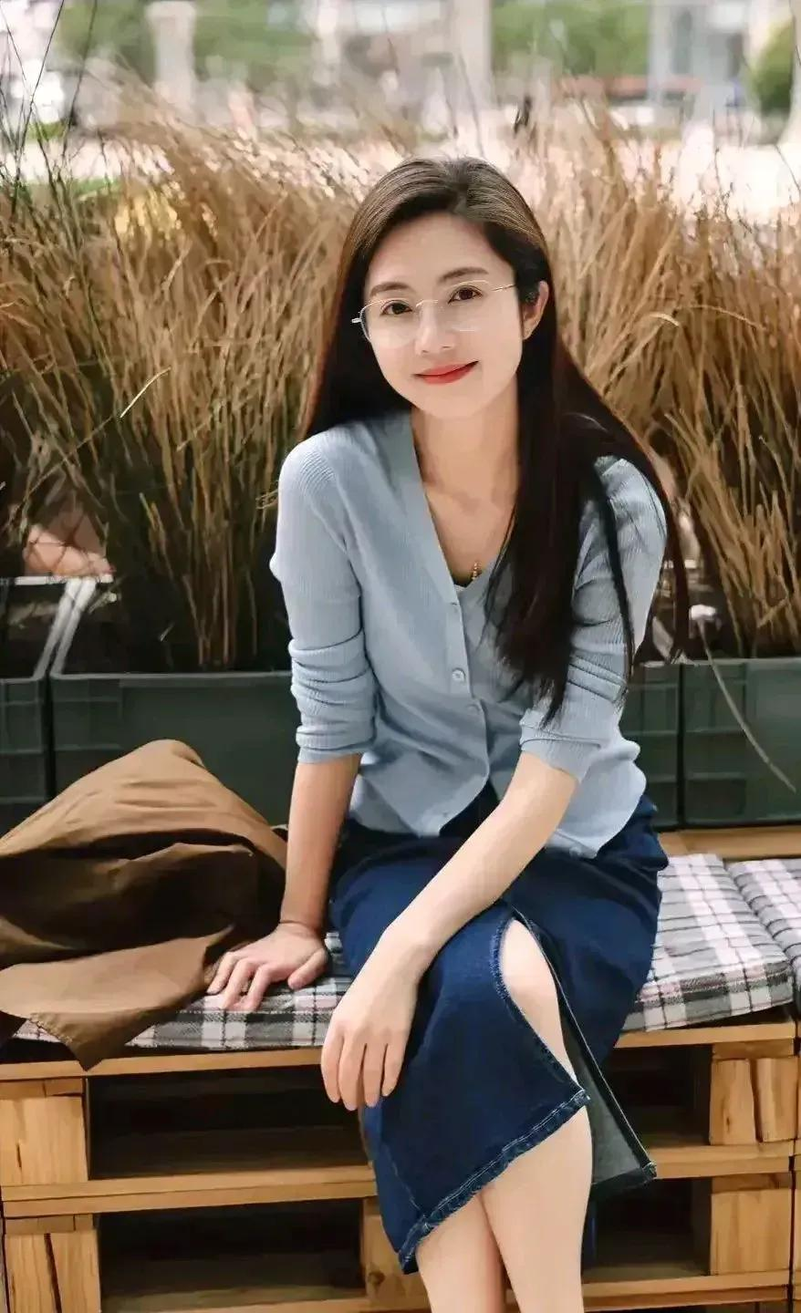 我身边有个阿姨60岁了，找了一个老头，老头给了她10万彩礼，每个月又给3500生