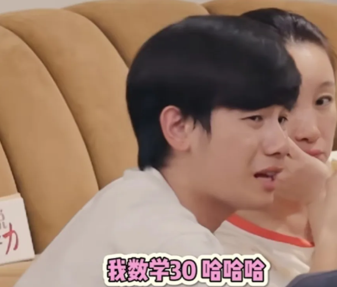 胡先煦问王安宇：“你高考多少分？”王安宇：“600多分。”胡先煦大惊：“这么高？
