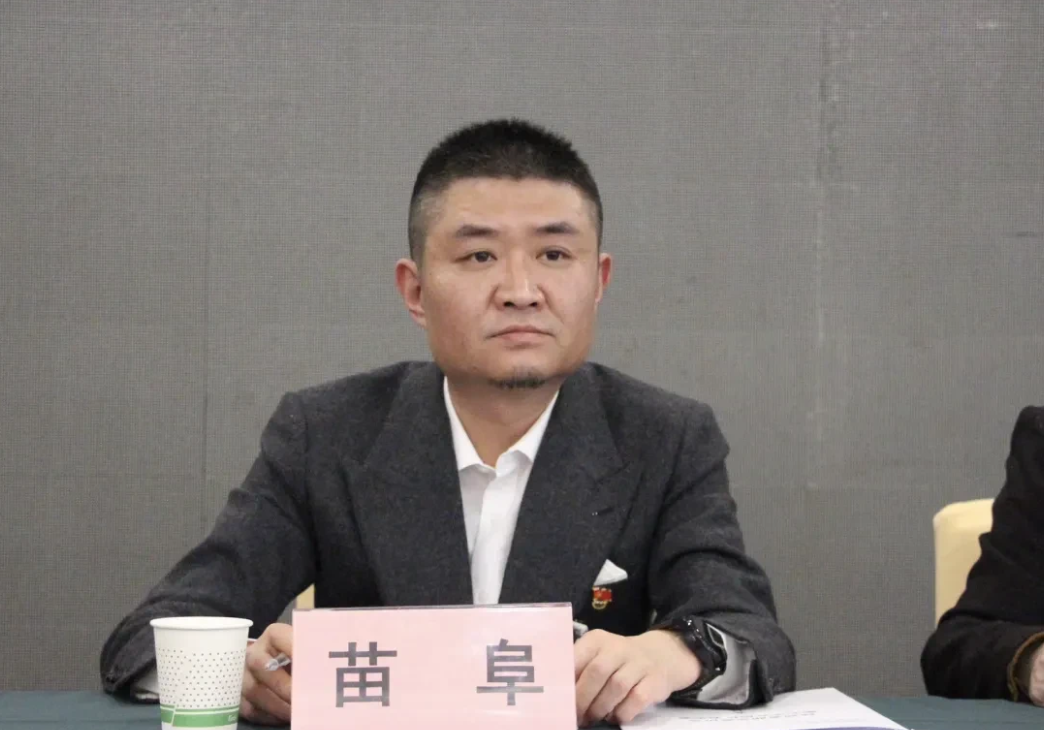 日前，陕西曲协换届，苗阜当选第七届陕西省曲艺家协会主席，卢鑫等八人当选副主席。
