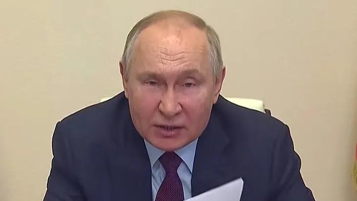 普京在政府会议上发飙，怒斥副总理“您是在装傻吗？”