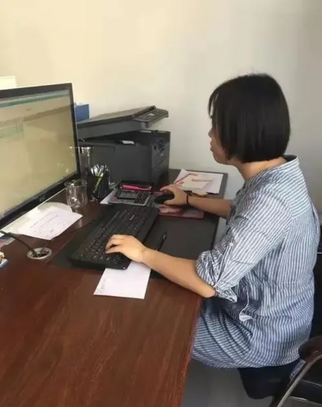 在乡镇工作了一辈子，有两个问题一直搞不明白。
一是女干部在乡镇不管工作能力如何，
