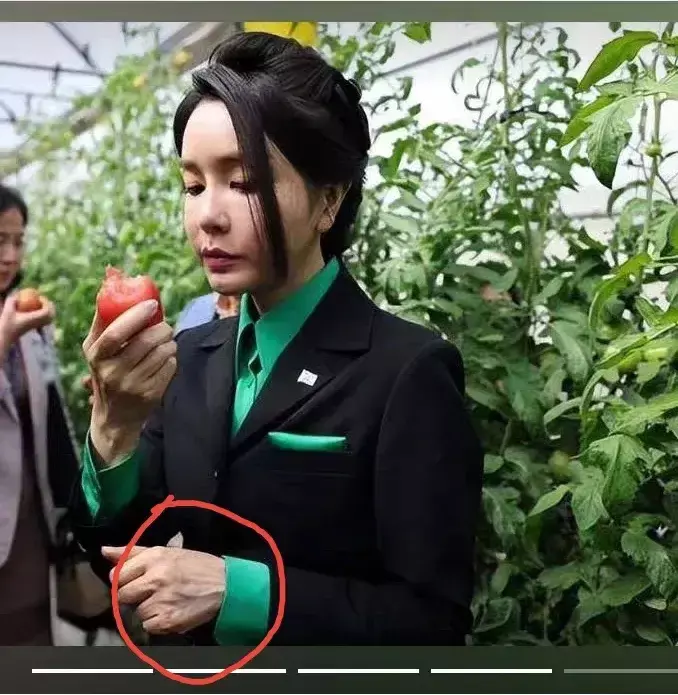 脸上可以动科技，可手呢？