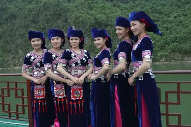 壮族夫妻同居的十大禁忌？

1. 忌同房：夫妻同房是夫妻关系的基本权利，但在壮族