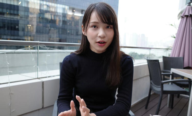 大家看，这是一位女反中乱港分子，曾因为涉嫌勾结外国势力被香港警方国安处拘捕判刑，