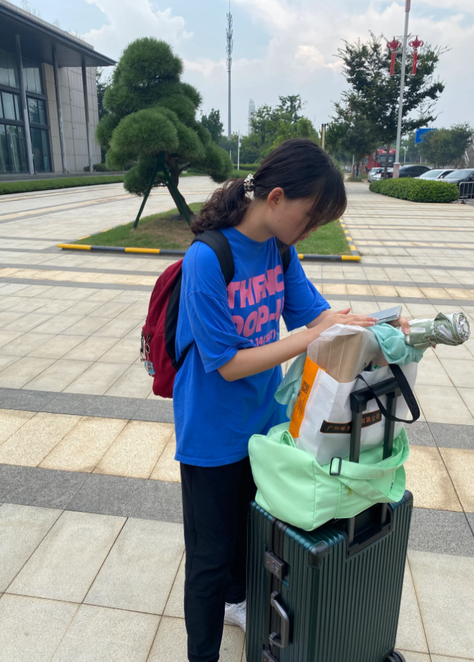 终于开学了，我和老公秒变空巢老人！2000多公里的路程非要自己去，坚决不让送，她