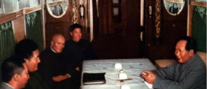 
2007年，华国锋最后一次去毛主席纪念堂，临走时高喊一句话，在场的人无不落泪
