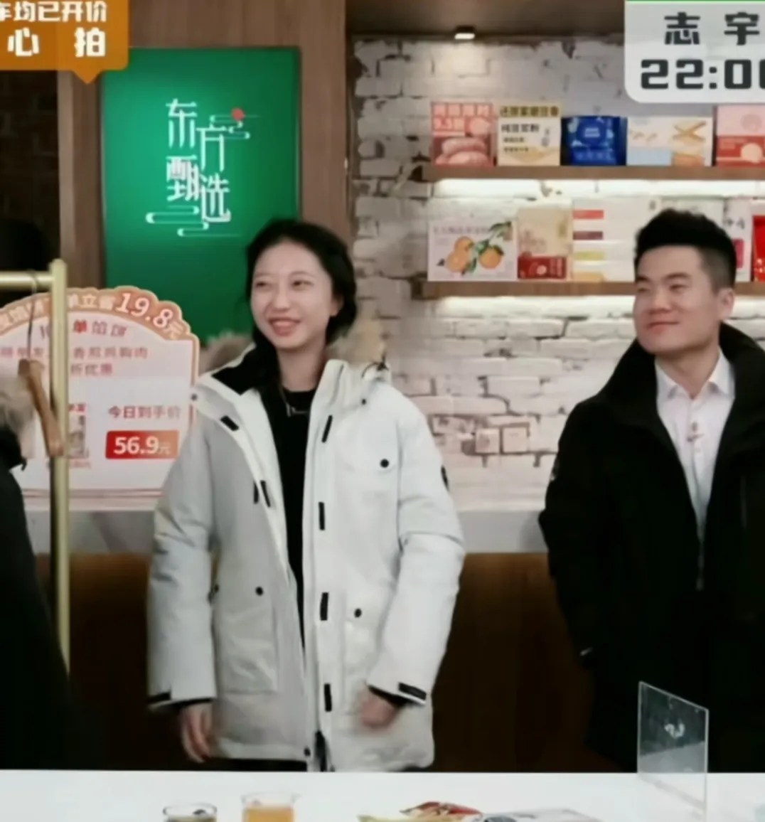 北二外猝不及防的一炮而红。         因为是
董宇辉在直播中和导演互动的梗