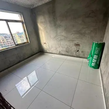 找了个沾亲带故的瓦工，1.8万的工费，活就干成这样！

我知道他尽力了，不然不会