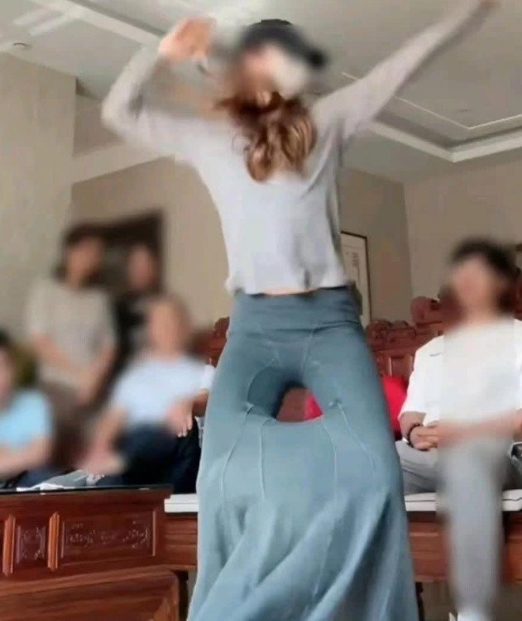 一个敢设计，一个敢卖，一个敢买。 ​​​
