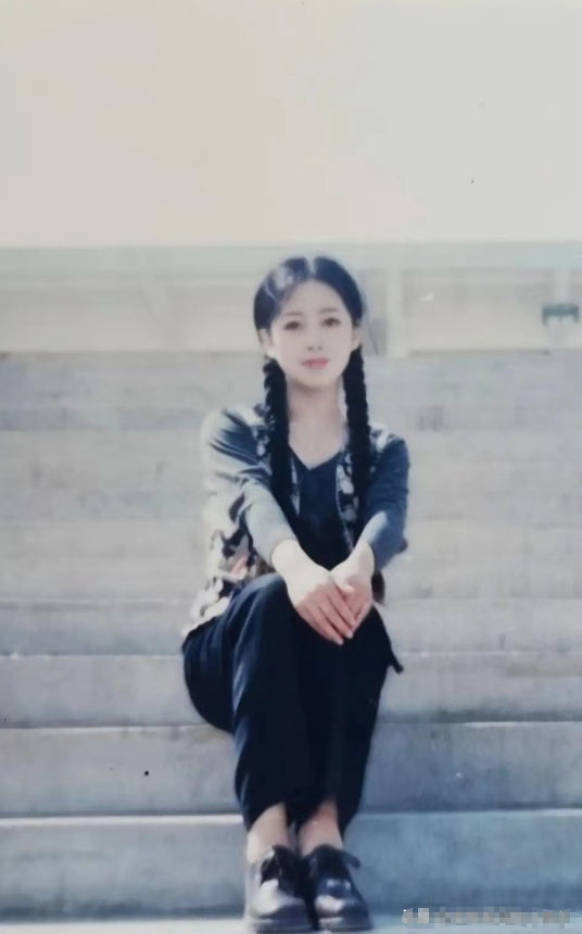 1988年，我中考成绩是全校第一，在高中和中专之间，我选择了财专。那个时候的中专