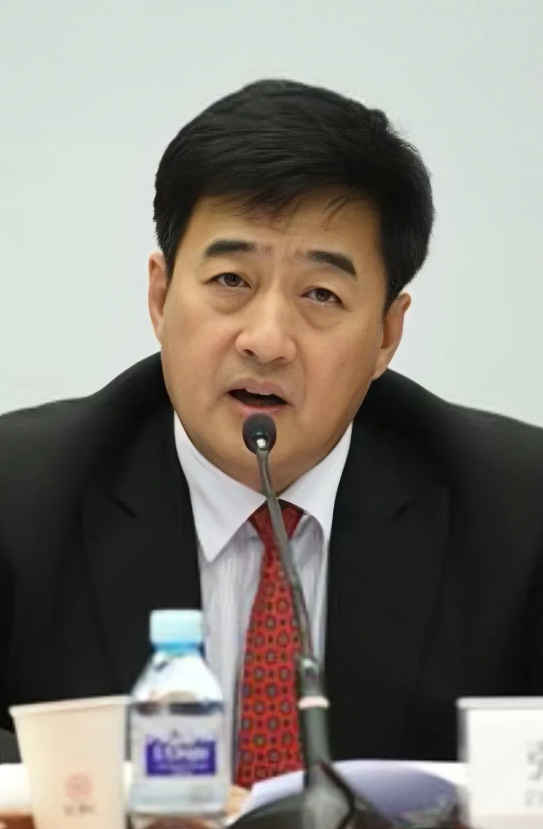 两天前腐败落马的张红力，是工商银行原副行长，虽然网上未起波澜，但在金融圈立马掀起