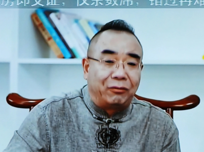 这俩个是什么东西，天天打开电视都是他俩在招谣撞骗，广电局为啥还允许他们虚假宣传！