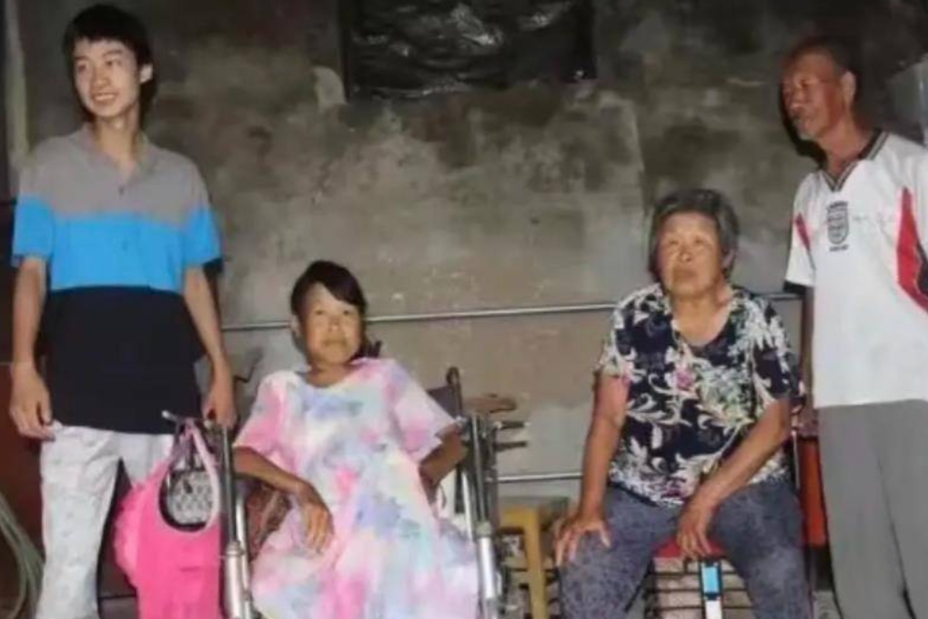 河北一考生高考744分，清华校长亲自带着录取通知书上门拜访，可谁知当校长和记者推