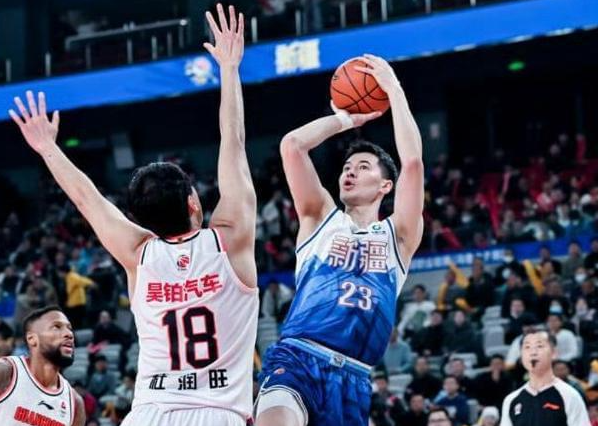 徐杰25+3！
广东88-110不敌新疆，
这场球周琦不在，
广东队的三个外援都