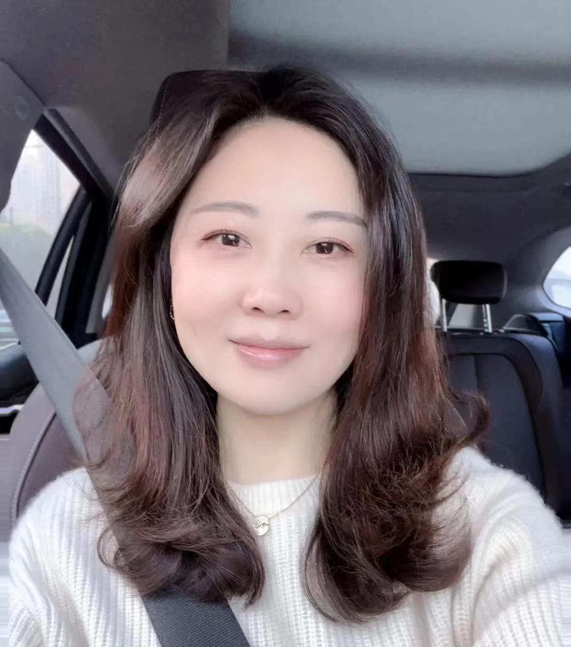 今天在给女儿洗澡的时候，她突然说：“妈妈，幸好我不是男孩！”我感到很惊讶，便问她