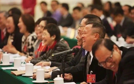 越来越多的明星成为人大代表，走进了人民大会堂参加会议。按道理来说，这些明星都是属