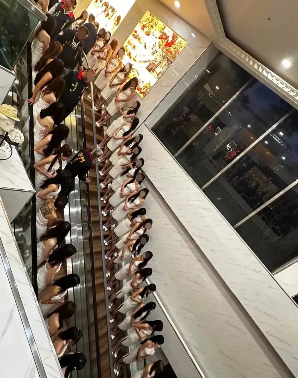这年头还玩什么帮派啊，无语了。

网传最近台湾桃园洪门108将，年终聚餐！席开百