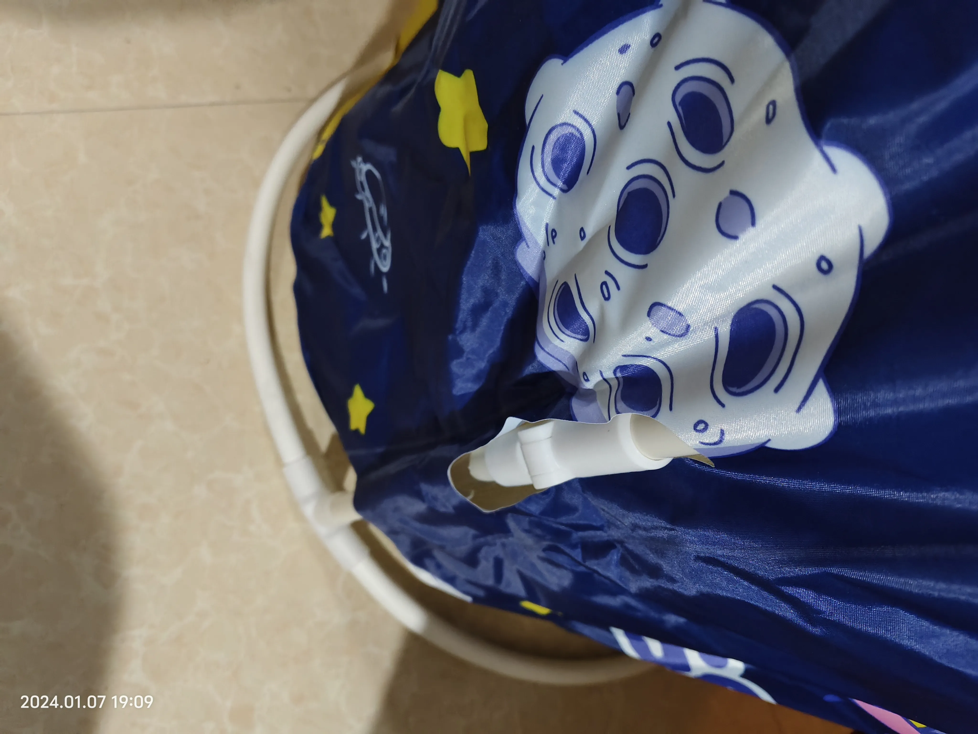 入冬后，我不记得自闭症女儿是一个多月，还是两个多月没洗澡了，昨晚不肯洗澡的她，终