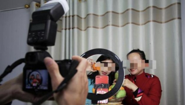 花130万当网红未果起诉要回80万
江苏的吴女士也想让孩子直播，主要是想让孩子当
