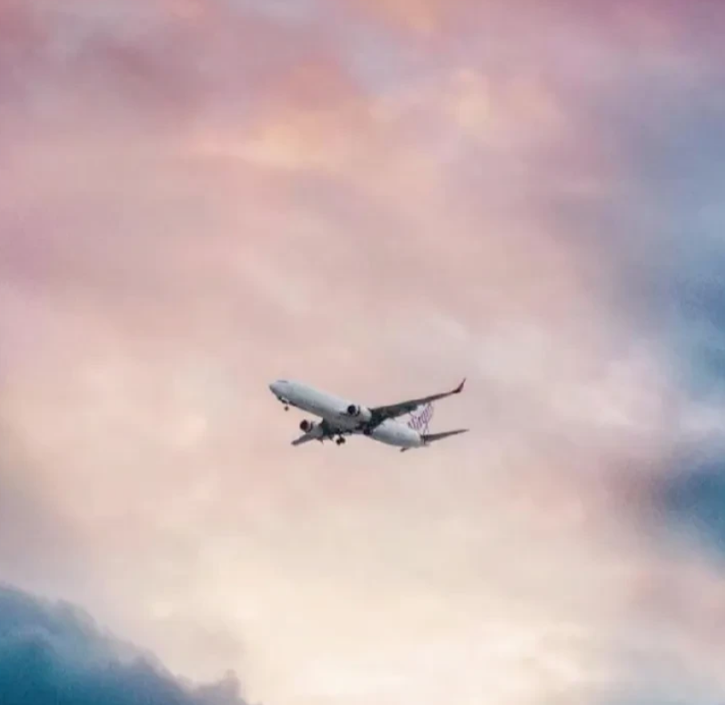 坐飞机的6个小秘密，
早知道早受益！


1. 买机票，4个时间段最划算，周二下